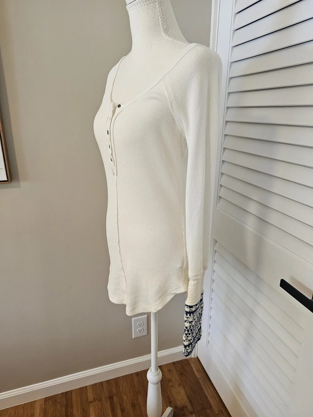 Free People We The Free Ski Lodge Thermal Henley • Ivory & Navy • Size M • NWOT